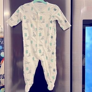 Roller Rabbit Howling Coyote Snap Footie